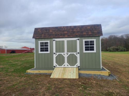 JSSB10x14-Gambrel-Sagebrush-Brownwood-ramp-1