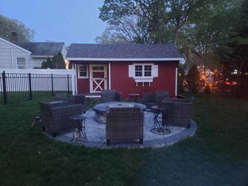 LISB-10-x-20-Garden-Quaker-barn-red-colonial-slate-4x7-deck-single-and-double-transom-doors-white-classic-flowerboxes-and-Z-shutters-3