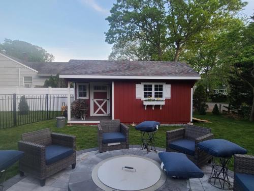 LISB-10-x-20-Garden-Quaker-barn-red-colonial-slate-4x7-deck-single-and-double-transom-doors-white-classic-flowerboxes-and-Z-shutters-9