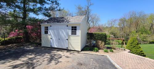 LISB-Dix-Hills-8x12-cape-cream-dutchlap-driftwood-roof-white-shutters