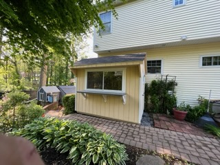 LISB-Nesconset-6x10-quaker-yellow-cream-black-roof-bar-and-concession-window-2